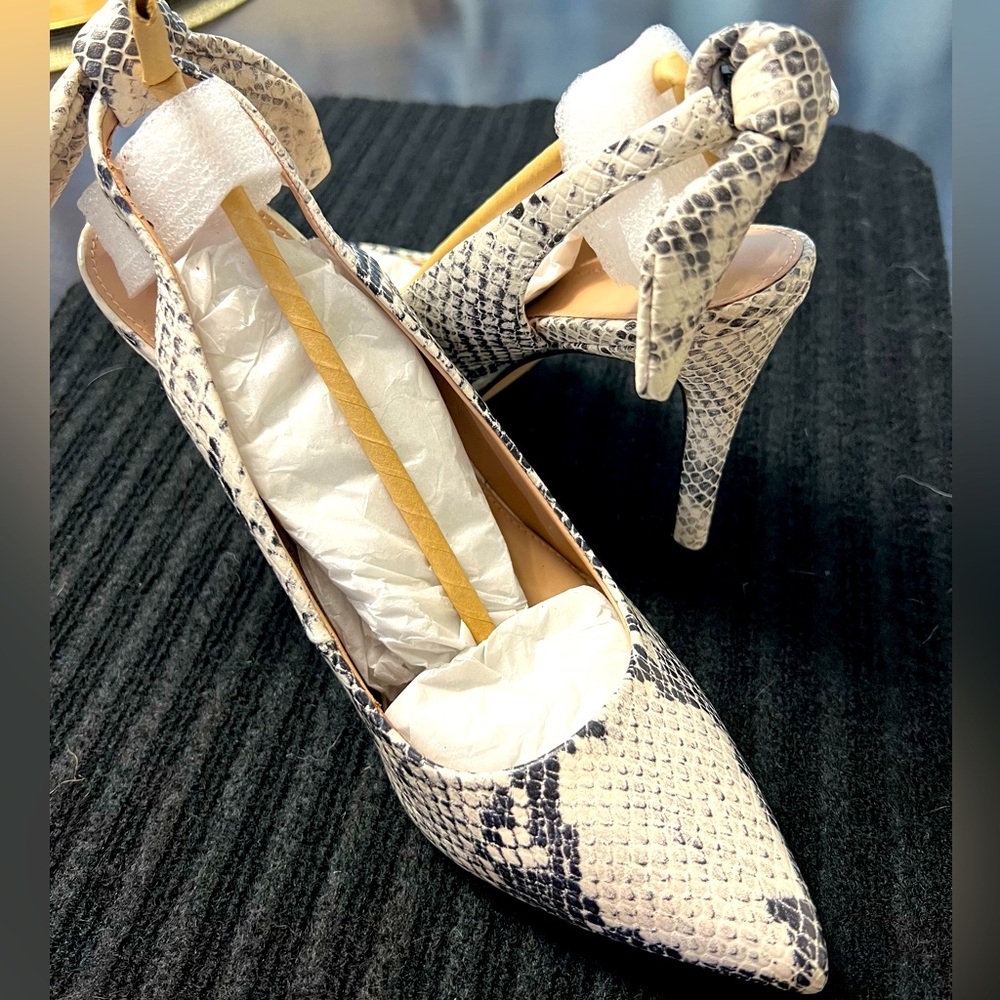 Brand New BCBG Coral Snakeskin 9.5 Slingback Heels